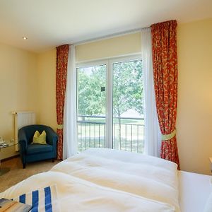 Zimmer mit Kingsize-Bett